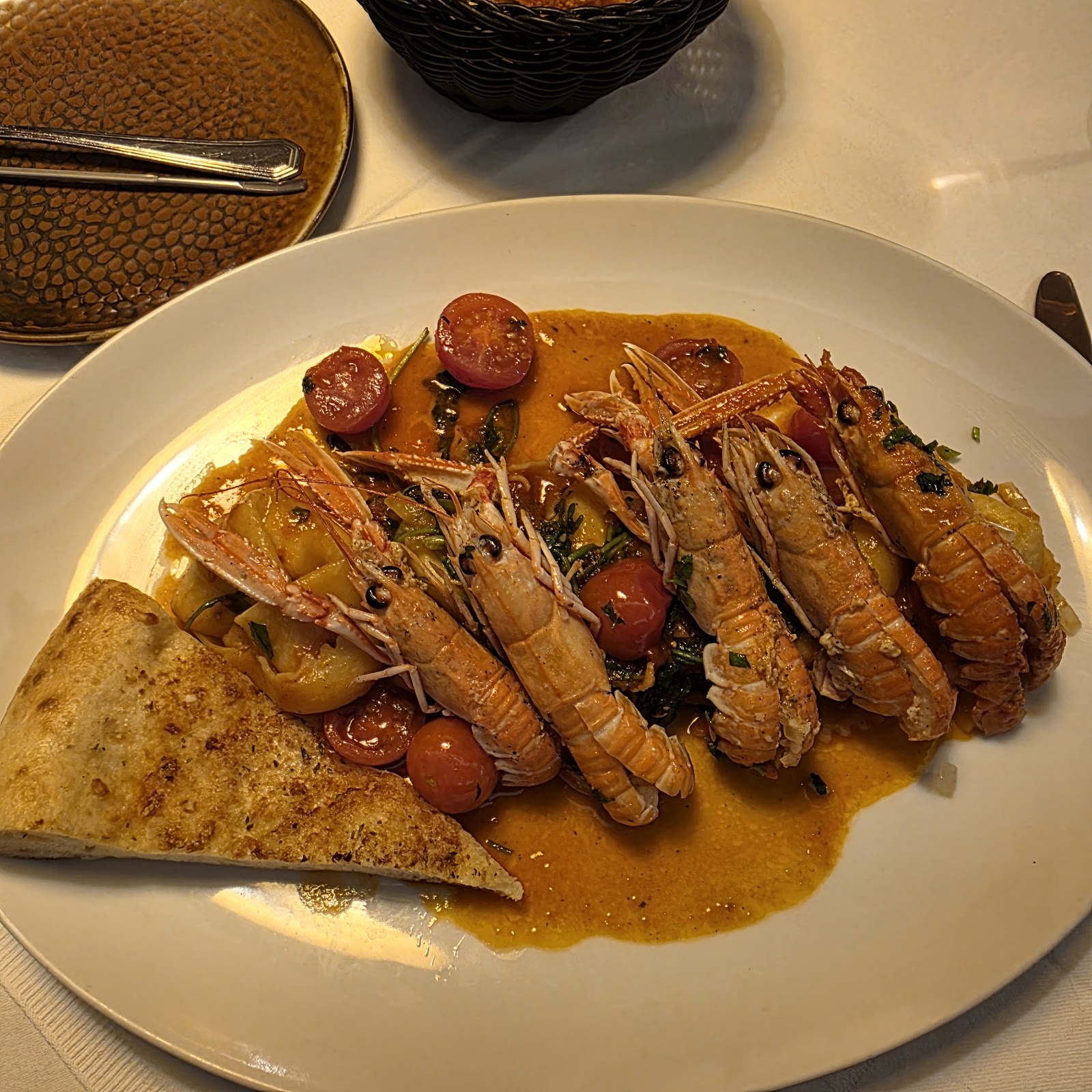 Frisch zubereitetes Gericht in der Trattoria Da Vincenzo